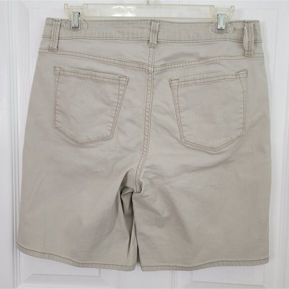 Rider's By Lee Khaki Womens Size 8 Regular Solid Midrise Bermuda Cotton Shorts - Picture 3 of 7